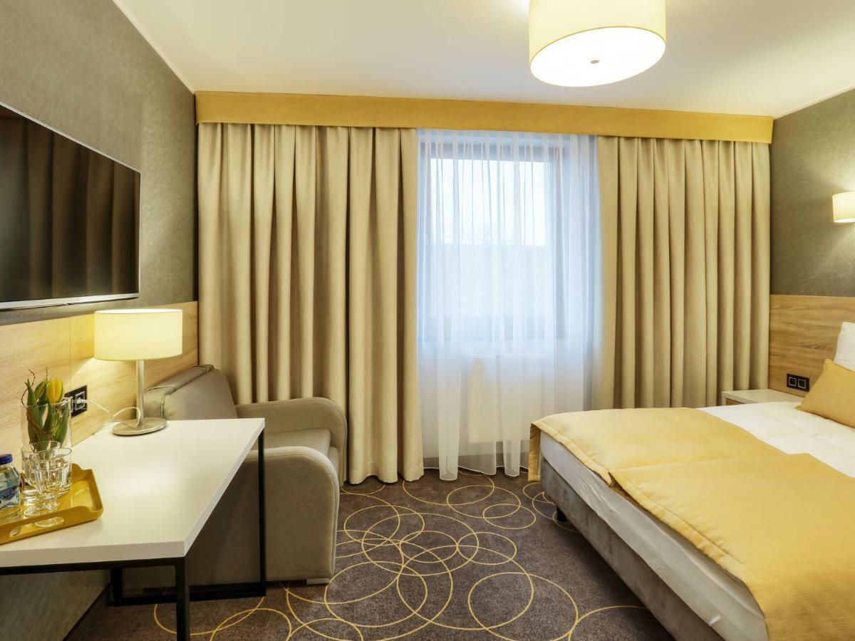 Hotel Antek Zlinice Exteriör bild