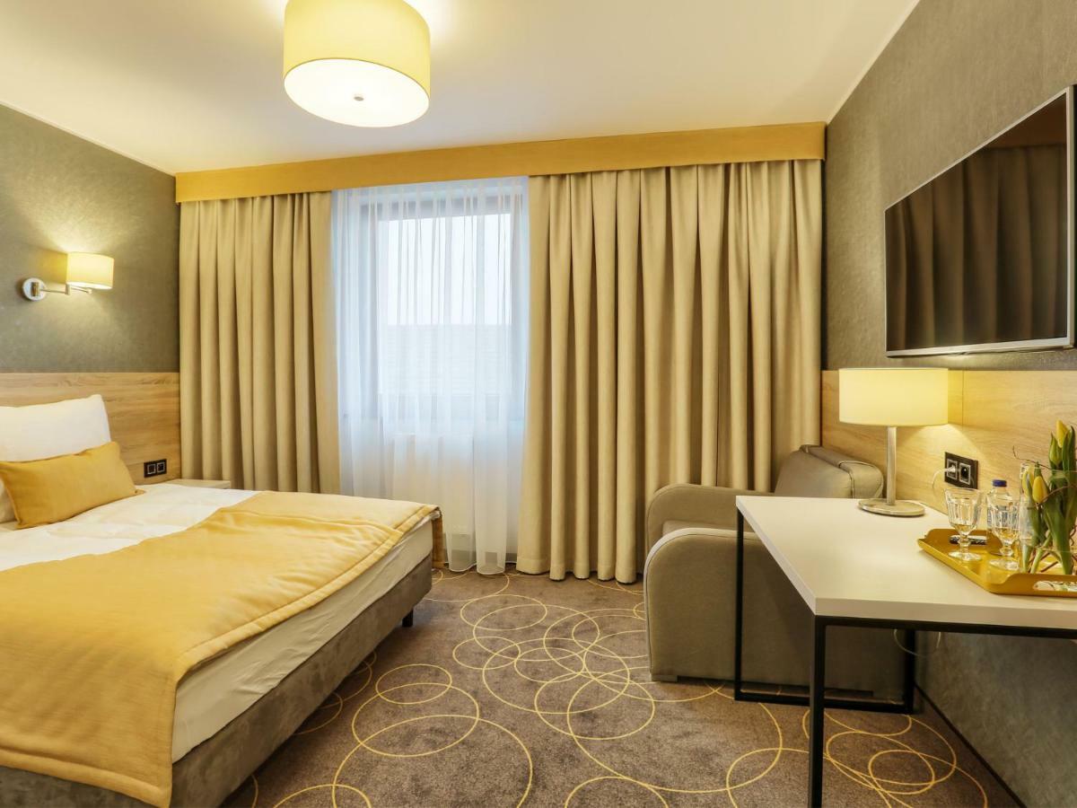 Hotel Antek Zlinice Exteriör bild